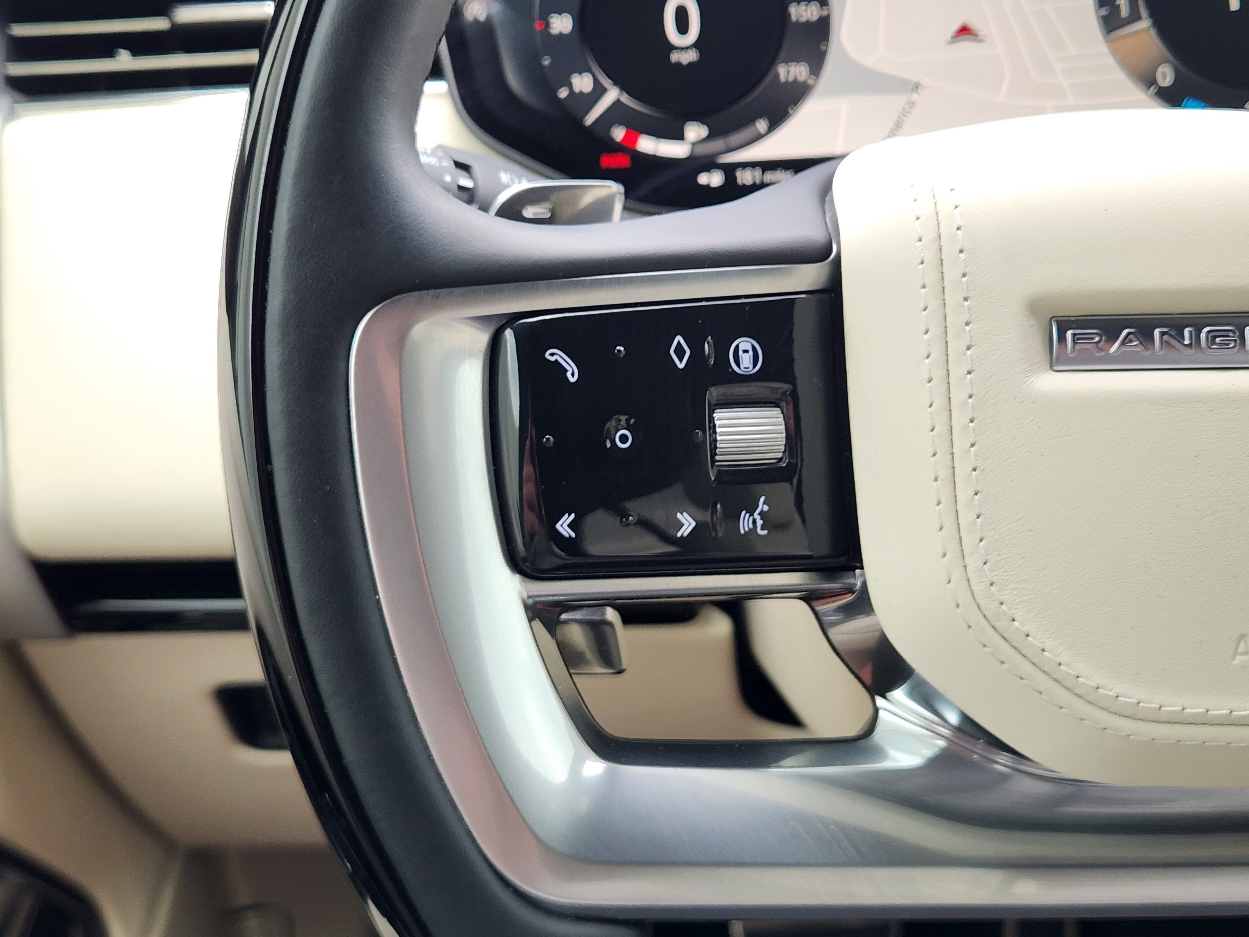 Certified 2025 Land Rover Range Rover SE AWD/4WD image 23