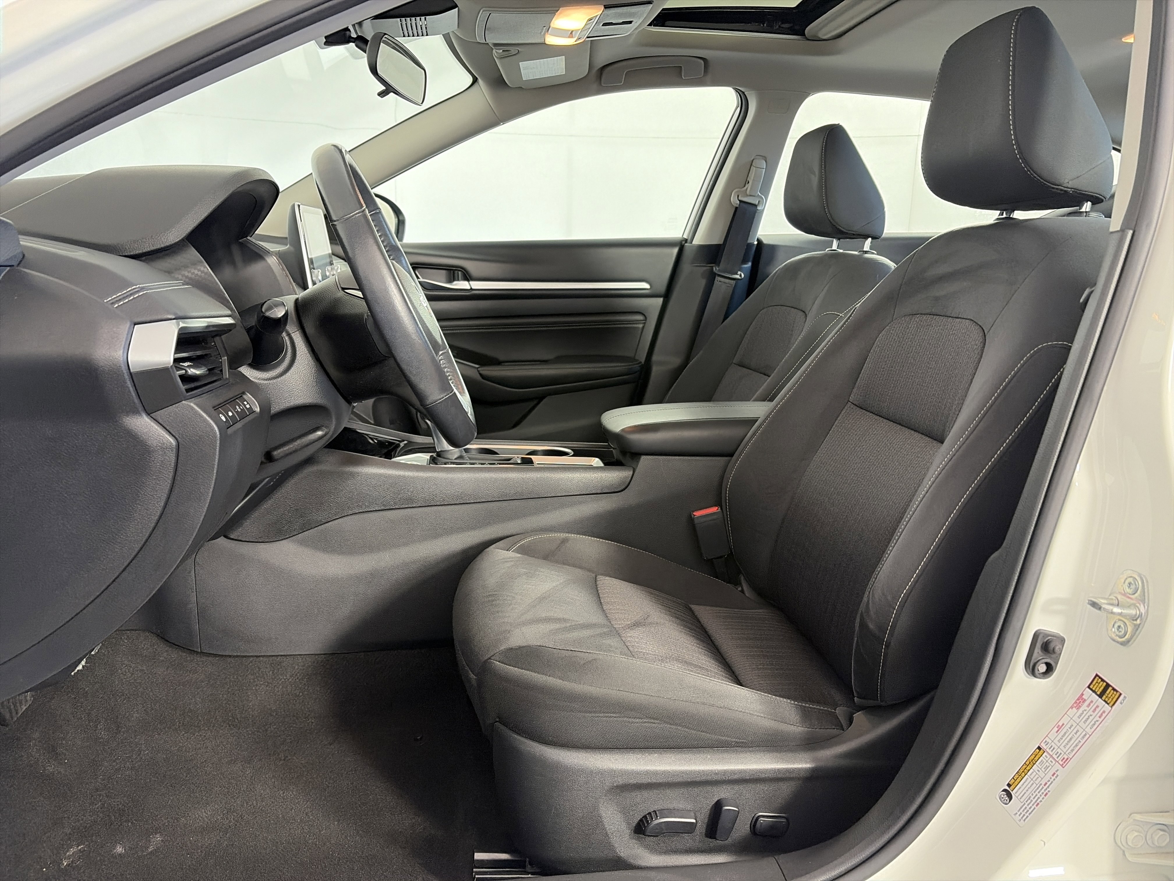 Used 2022 Nissan Altima 2.5 SV w/ SV Premium Package FWD image 6