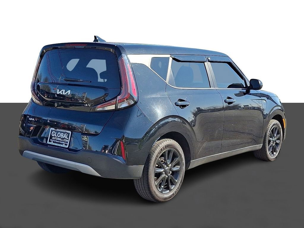 Used 2023 Kia Soul LX image 7