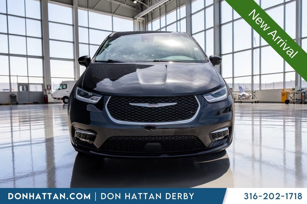 Used 2023 Chrysler Pacifica Touring-L FWD image 22