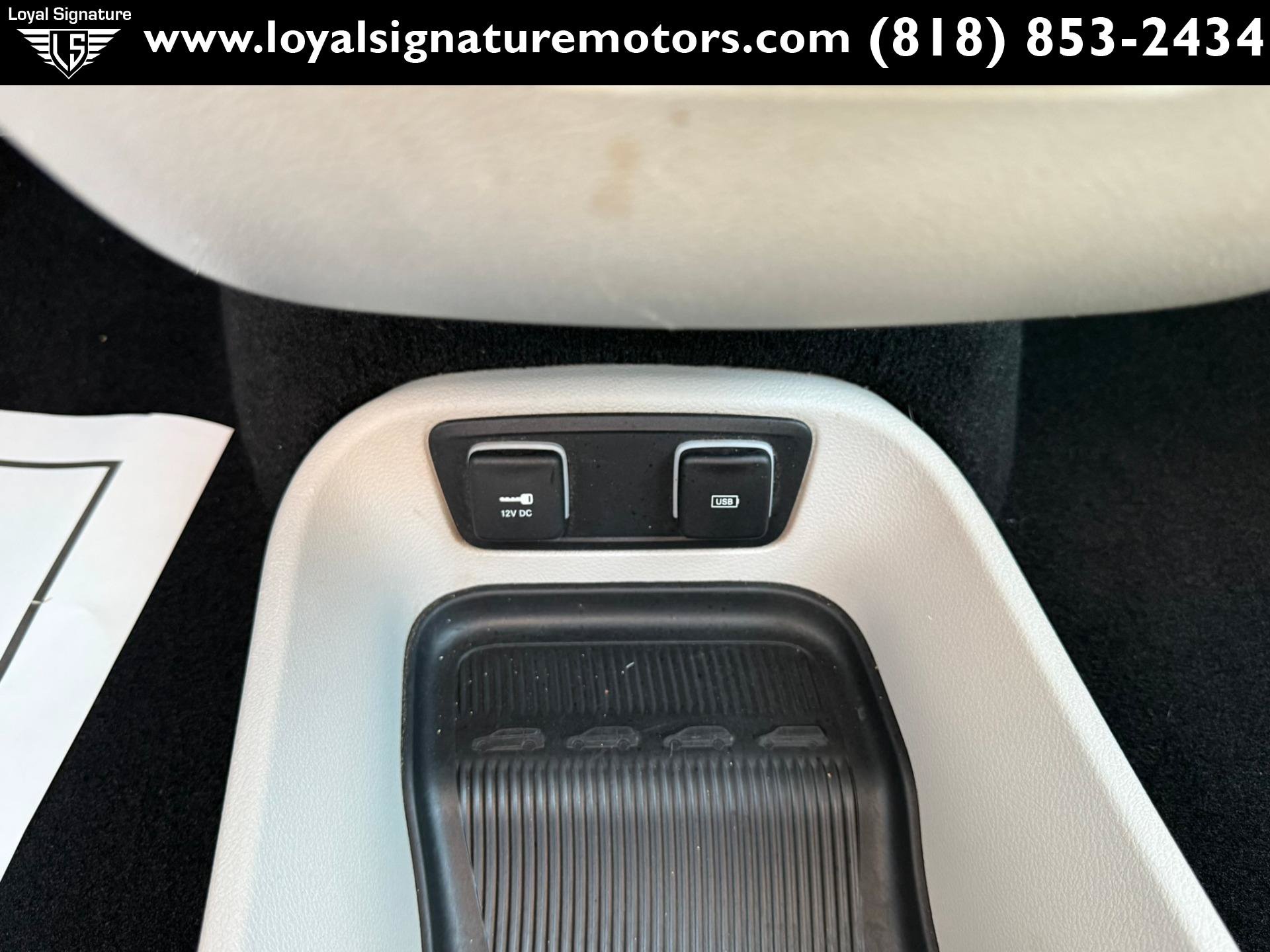 Used 2018 Chrysler Pacifica Limited w/ Advanced Safetytec Group FWD image 40
