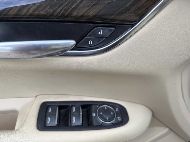 Used 2019 Cadillac XT5 FWD image 11