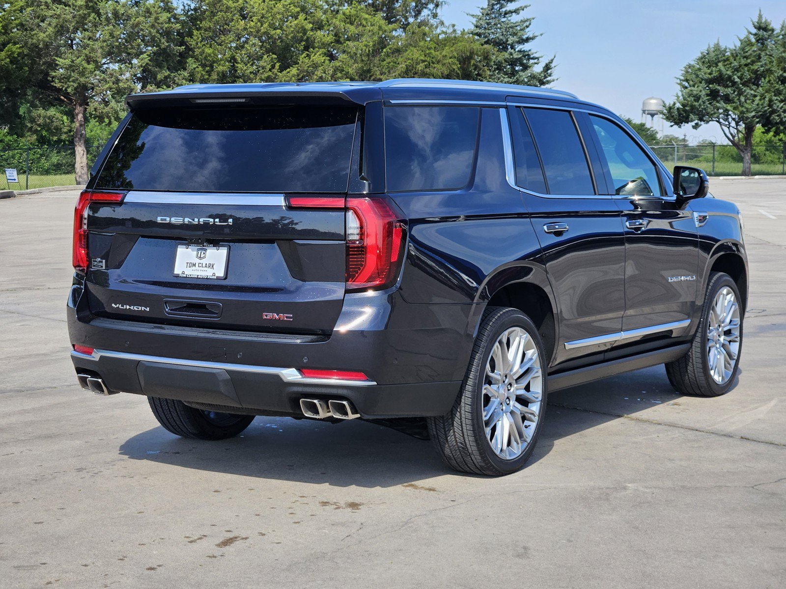 New 2026 GMC Yukon Denali w/ Denali Reserve Package AWD/4WD image 3