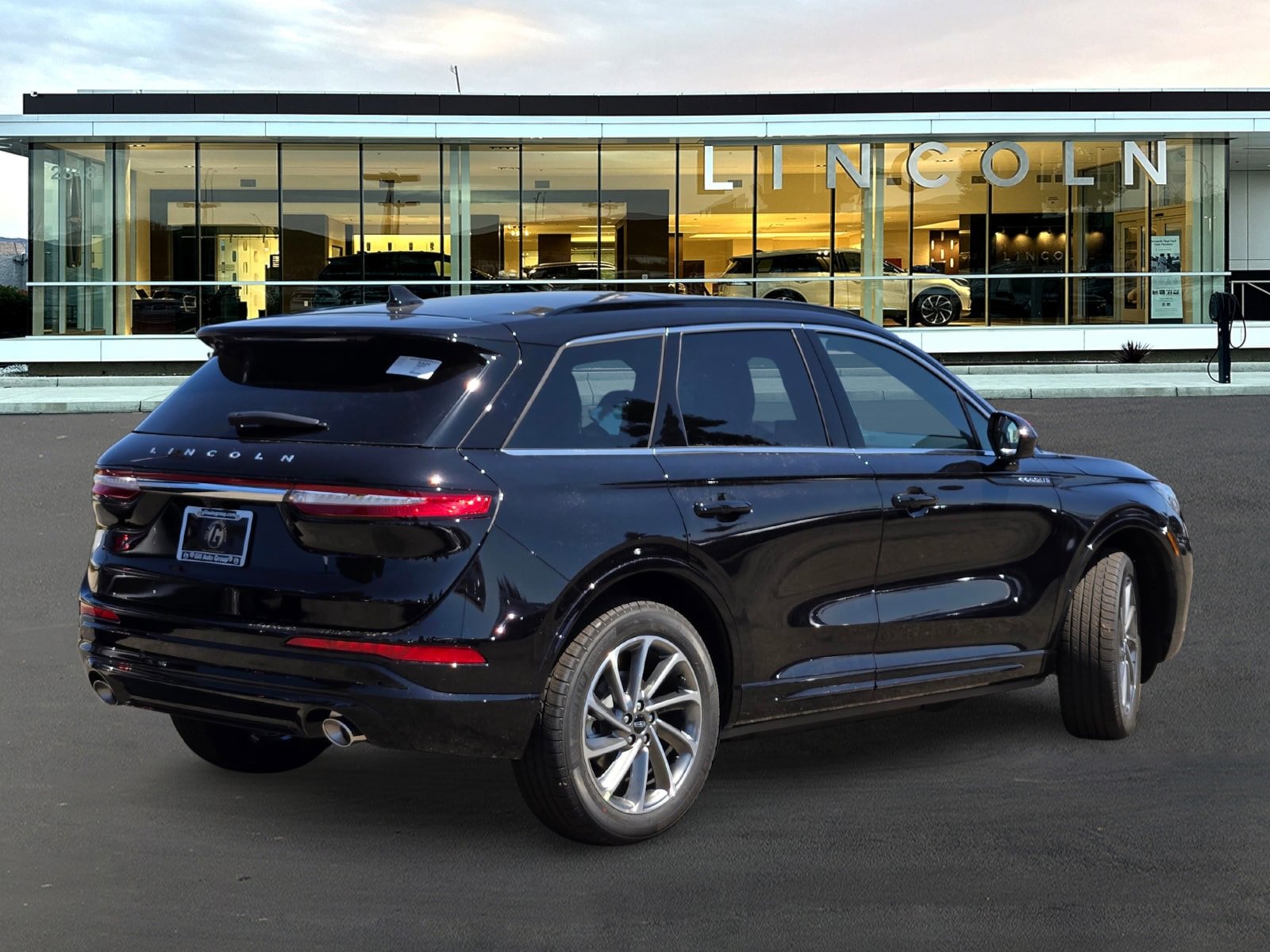 Used 2025 Lincoln Corsair Grand Touring image 4