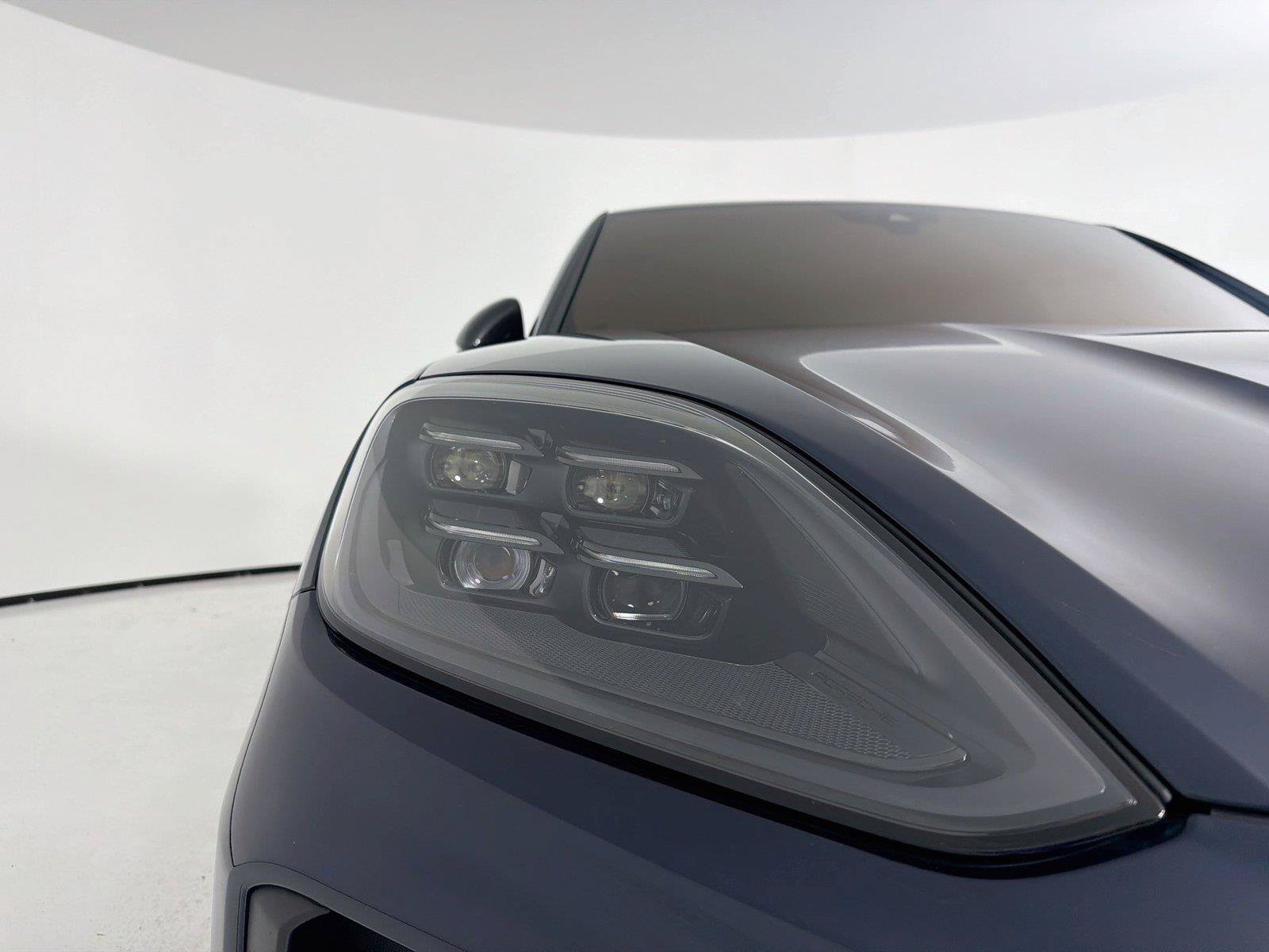 Certified 2024 Porsche Cayenne Turbo GT AWD/4WD image 33