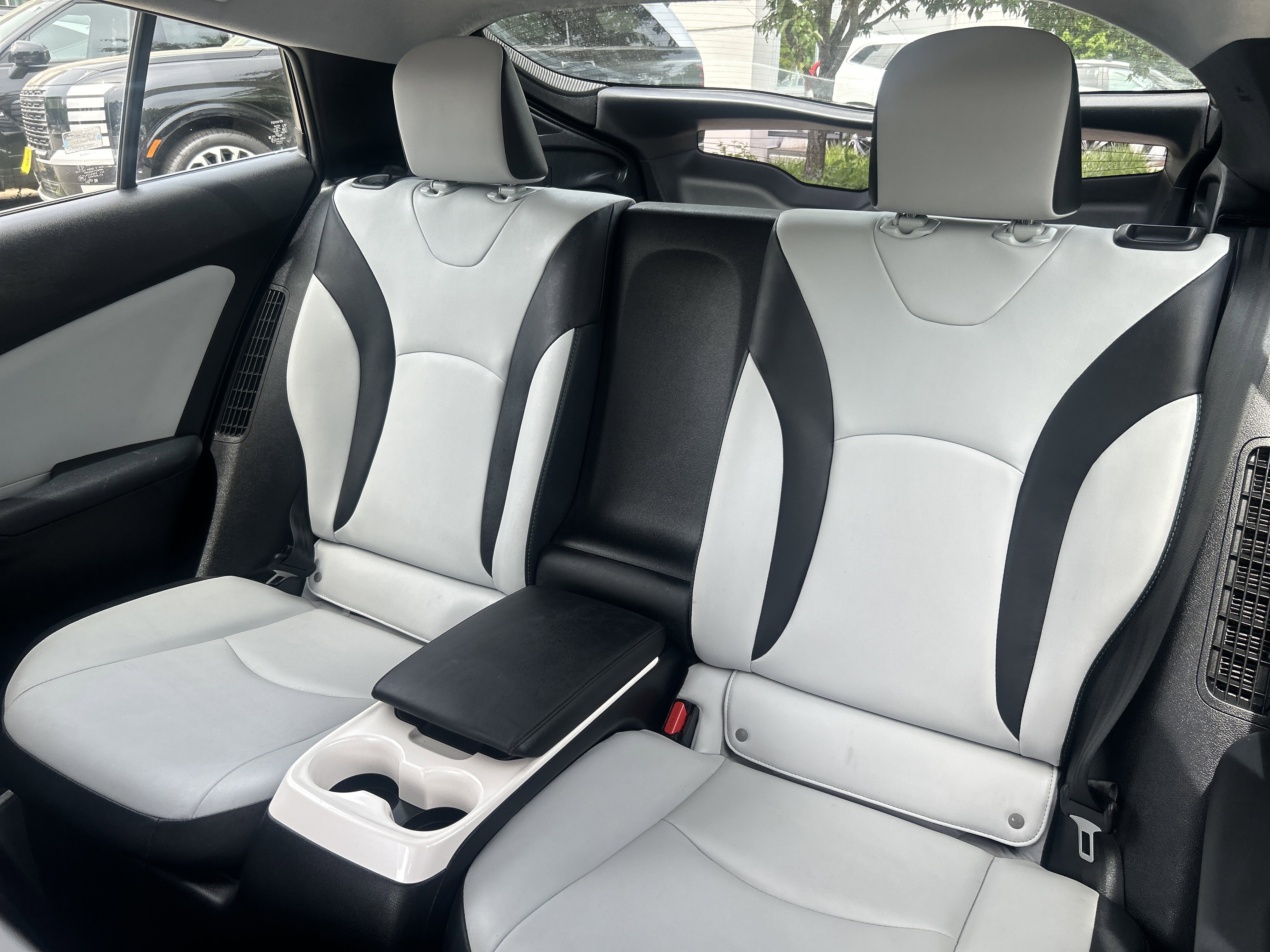 Used 2018 Toyota Prius Prime Advanced w/ Carpet Mat Package FWD image 5