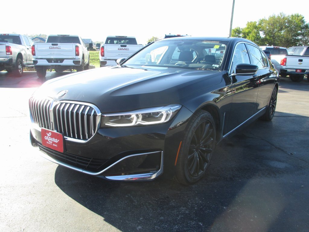 Used 2022 BMW 740i xDrive w/ Premium Package image 8