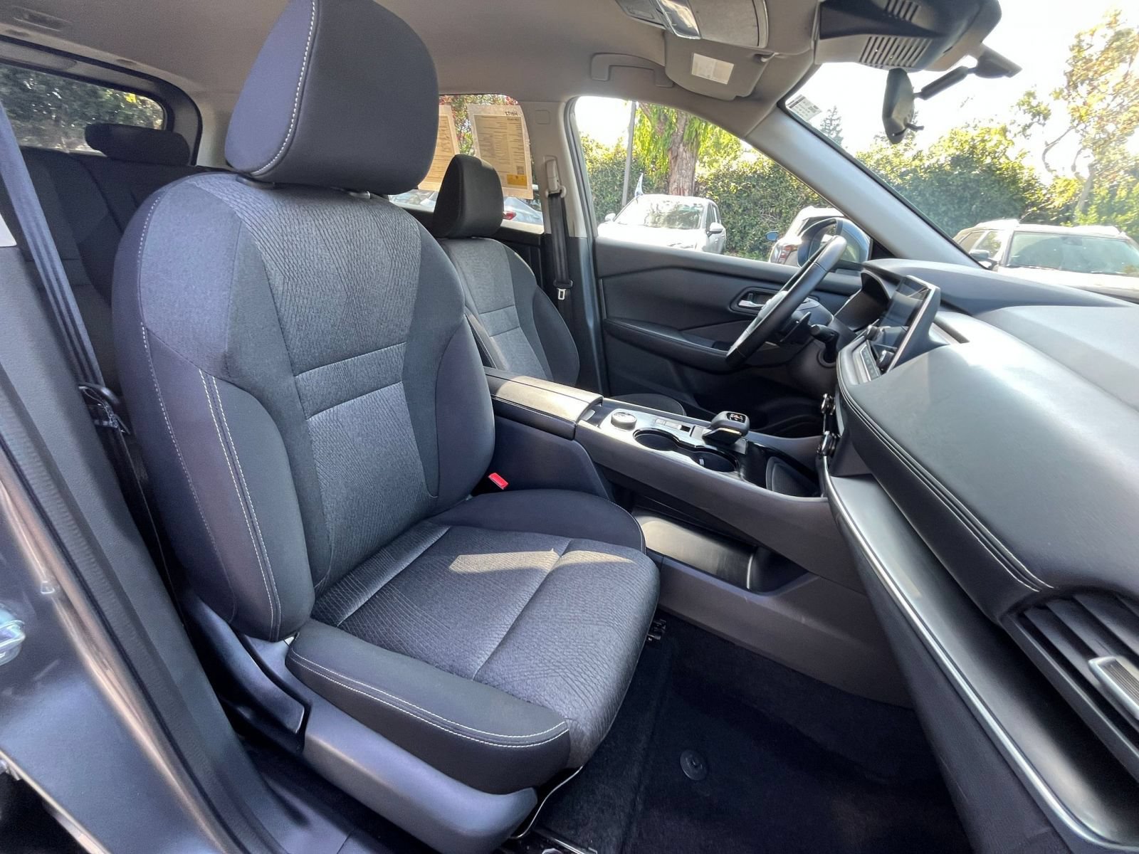 Used 2025 Nissan Rogue SV AWD/4WD image 38