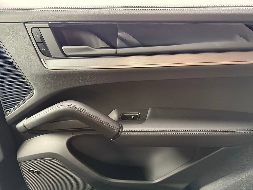 New 2024 Porsche Cayenne Turbo image 18