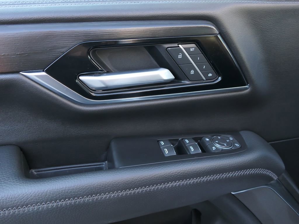 Used 2025 GMC Yukon Denali image 14