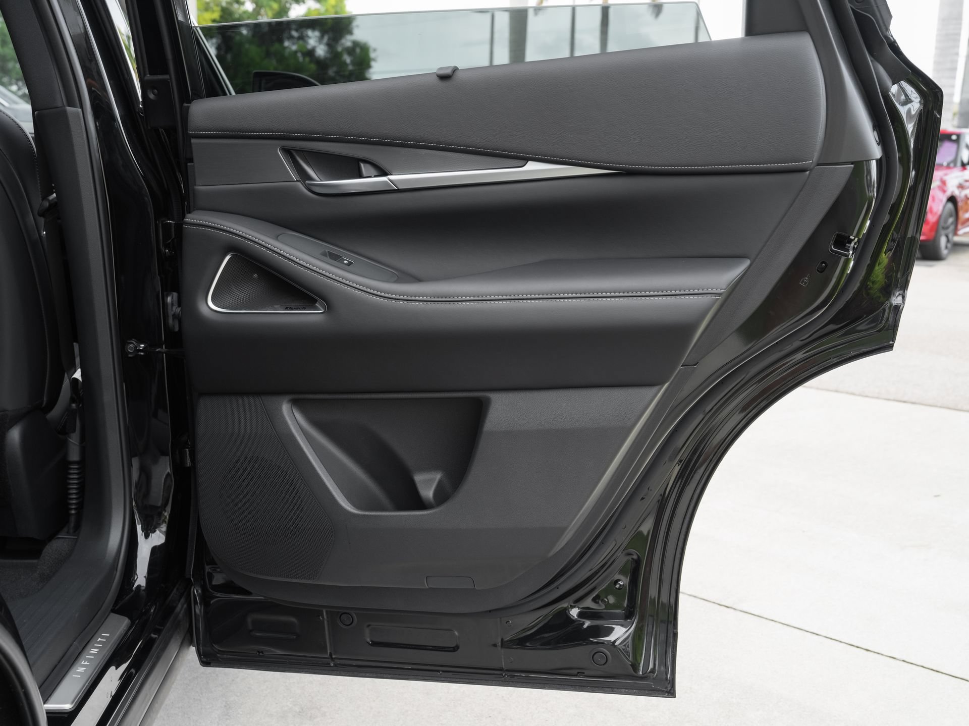 Certified 2026 INFINITI QX60 Luxe w/ Family Package FWD image 34