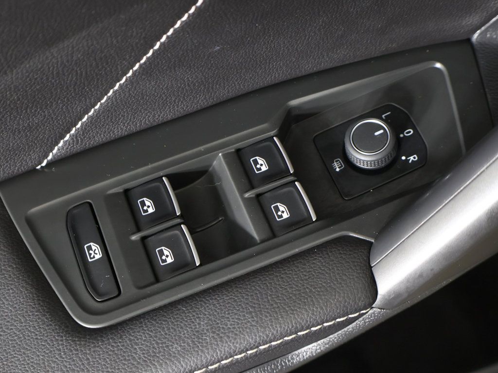 Certified 2024 Volkswagen Tiguan SE AWD/4WD image 37