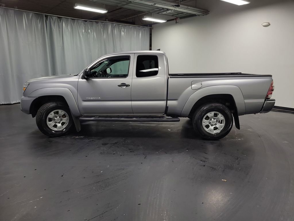 Used 2015 Toyota Tacoma 4x4 Access Cab V6 w/ SR5 Package image 5