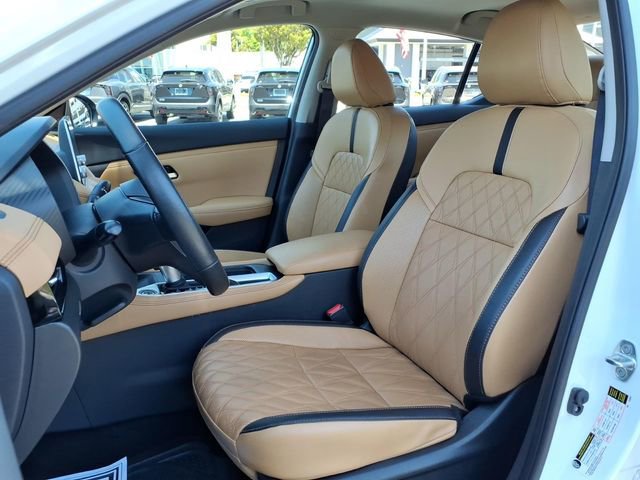 Used 2023 Nissan Sentra SV w/ SV Premium Package FWD image 5