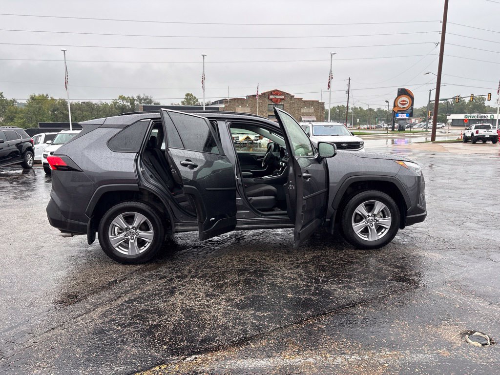 Used 2025 Toyota RAV4 XLE AWD/4WD image 8
