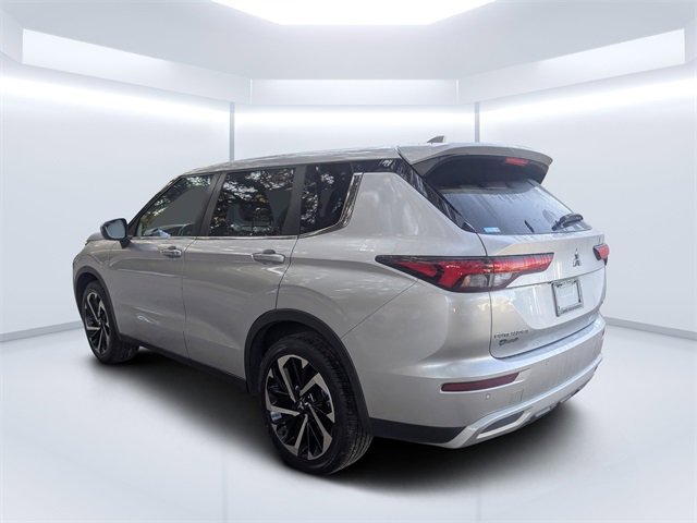 Used 2022 Mitsubishi Outlander SE image 5