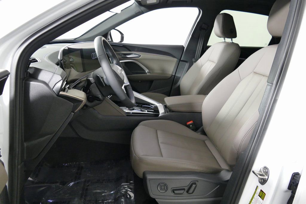 Used 2025 Audi Q5 Premium w/ Convenience Package image 13