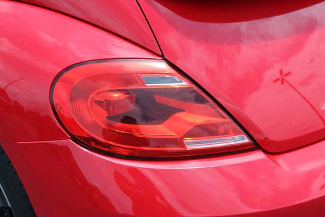 Used 2013 Volkswagen Beetle Turbo 60's Edition FWD image 18