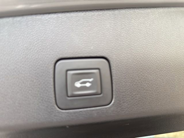 Used 2023 Buick Encore GX Select w/ Experience Buick Package AWD/4WD image 11