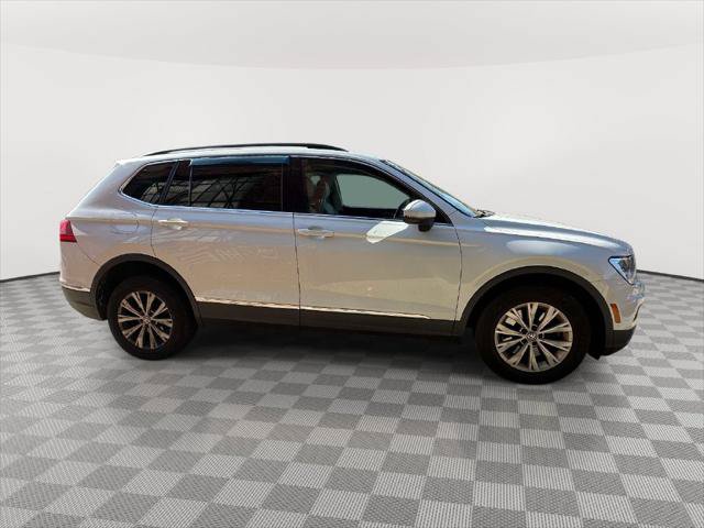 Used 2018 Volkswagen Tiguan SE AWD/4WD image 2