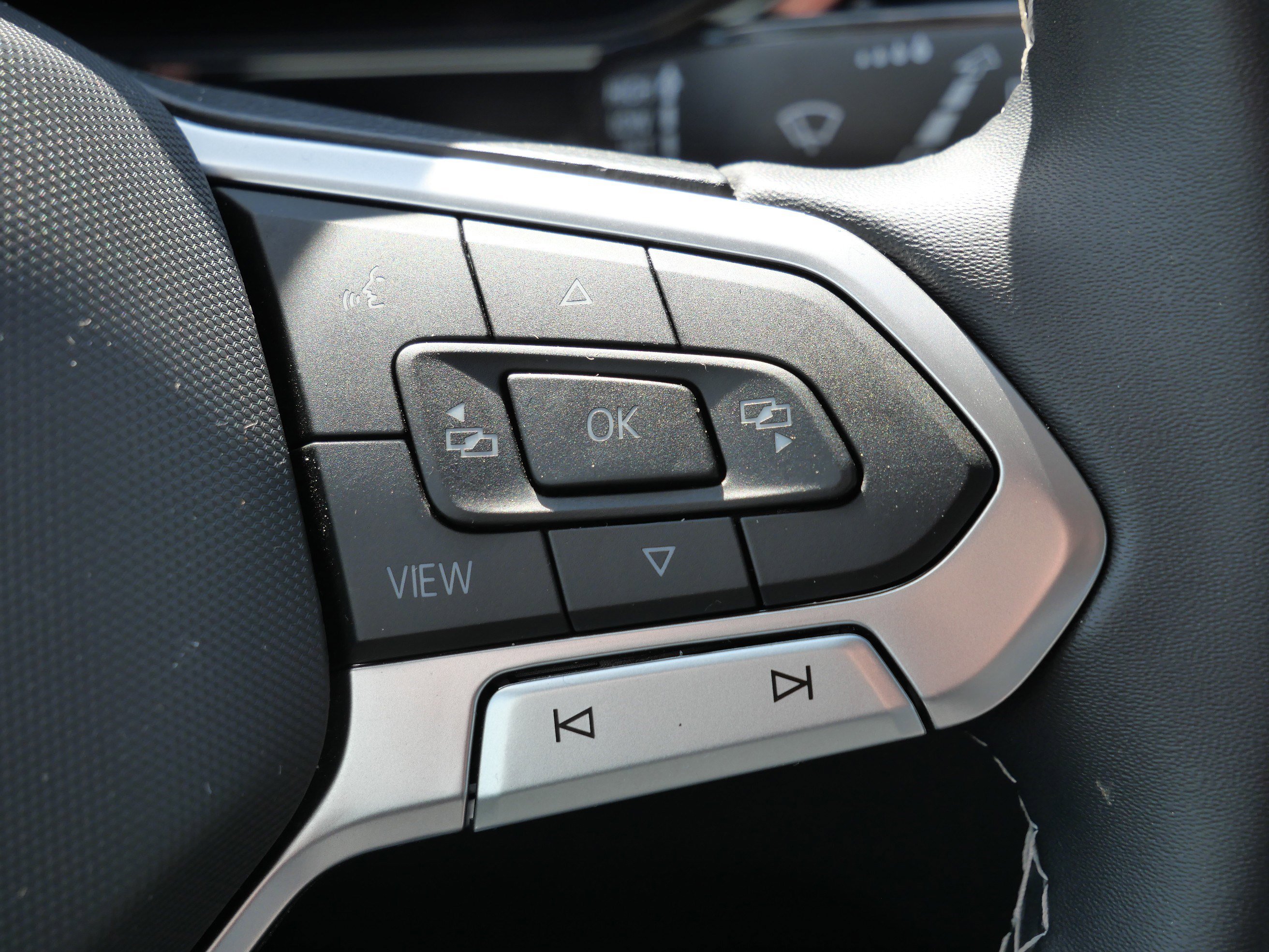 Used 2023 Volkswagen Taos S image 31