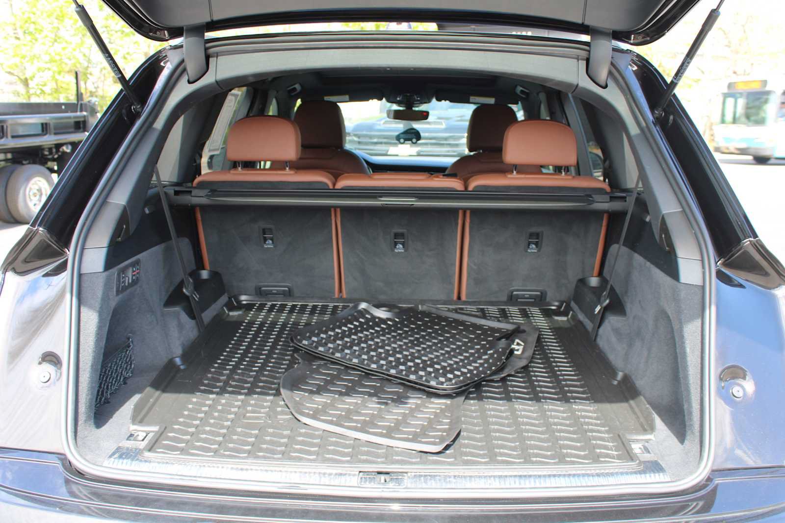 Used 2024 Audi Q7 3.0T Prestige AWD/4WD image 12