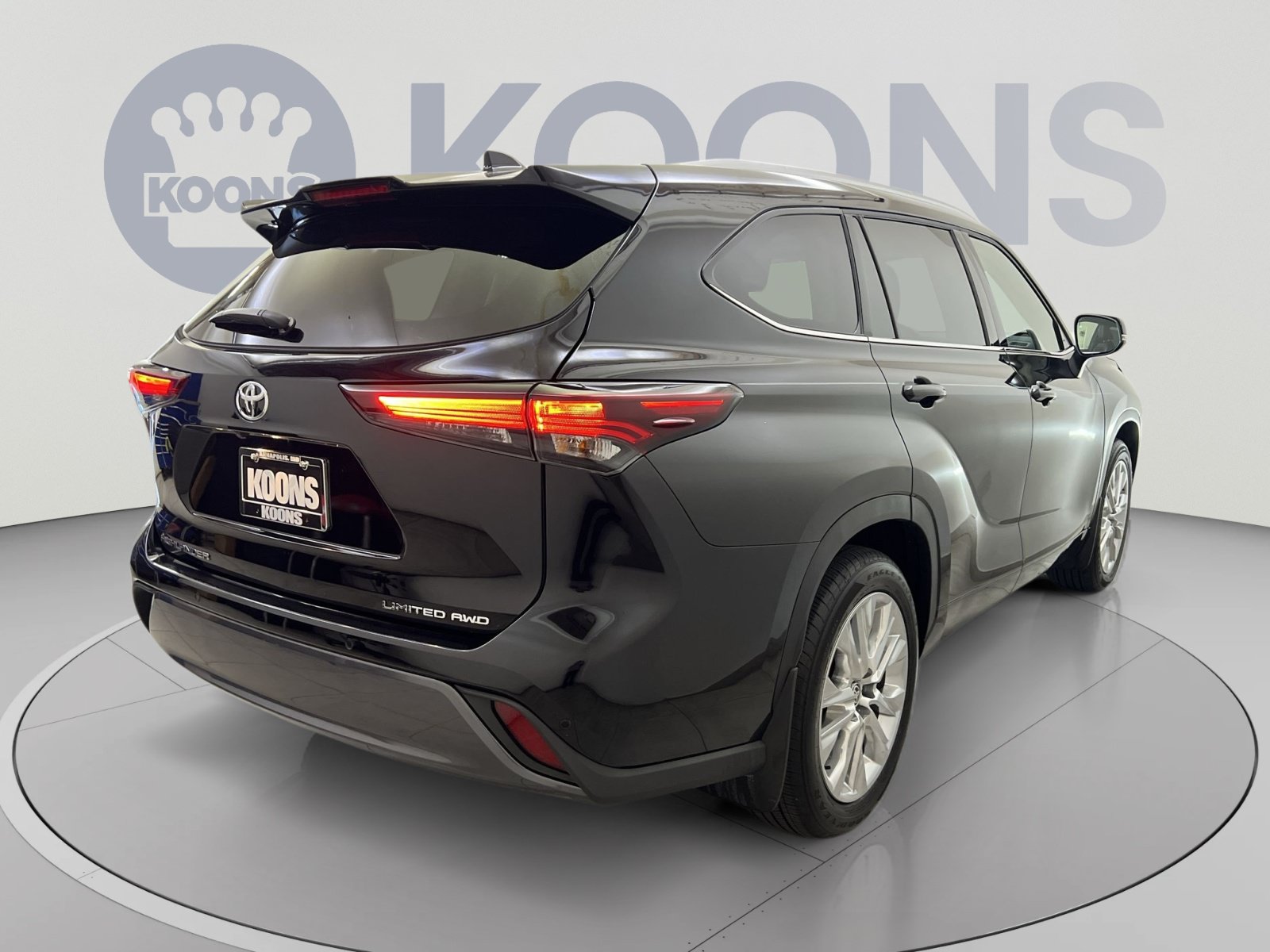 Used 2026 Toyota Highlander Limited AWD/4WD image 8