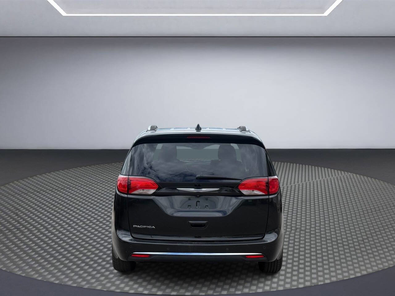 Used 2020 Chrysler Pacifica Touring-L FWD image 6