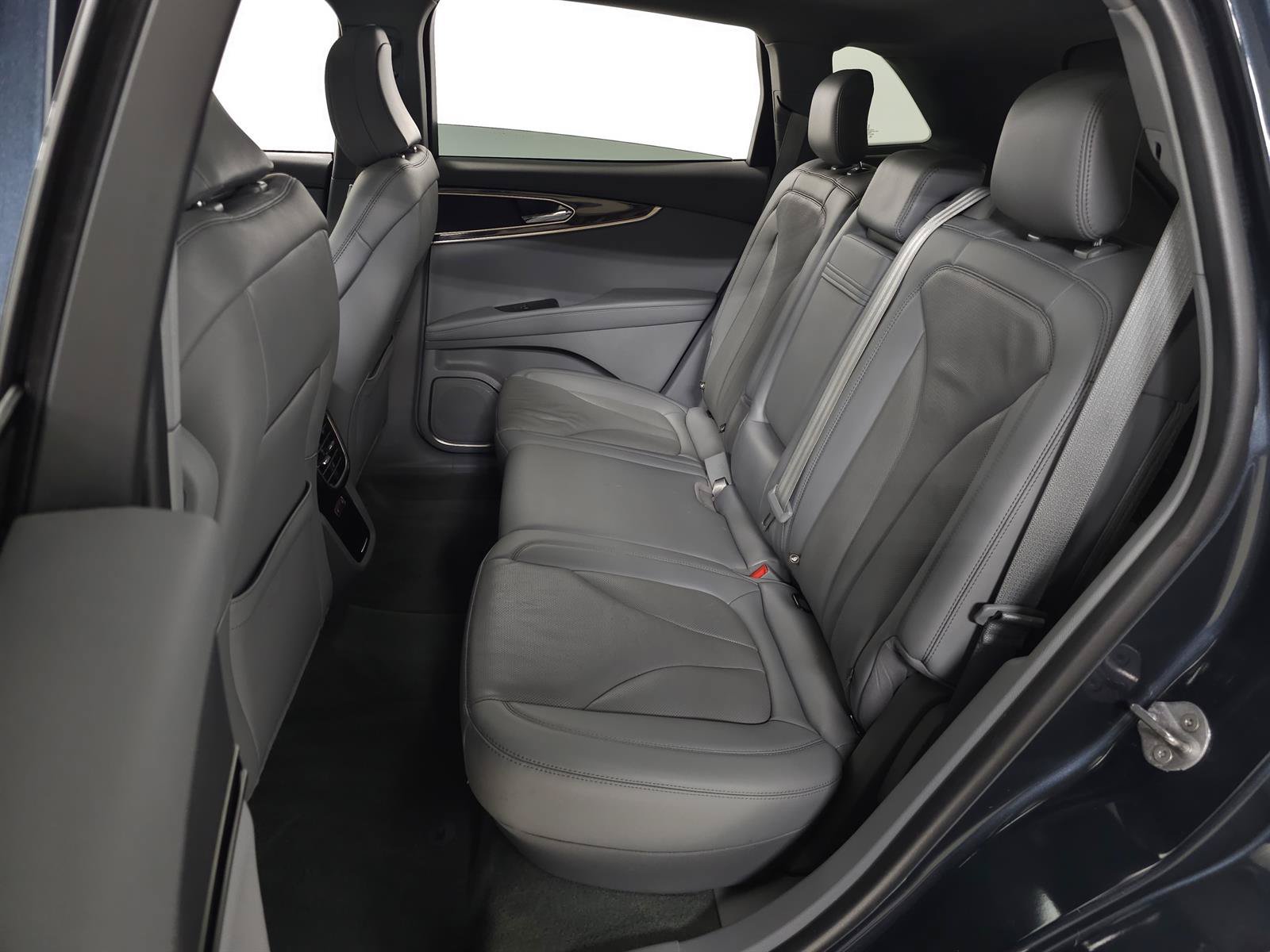 Used 2023 Lincoln Nautilus Reserve AWD/4WD image 30