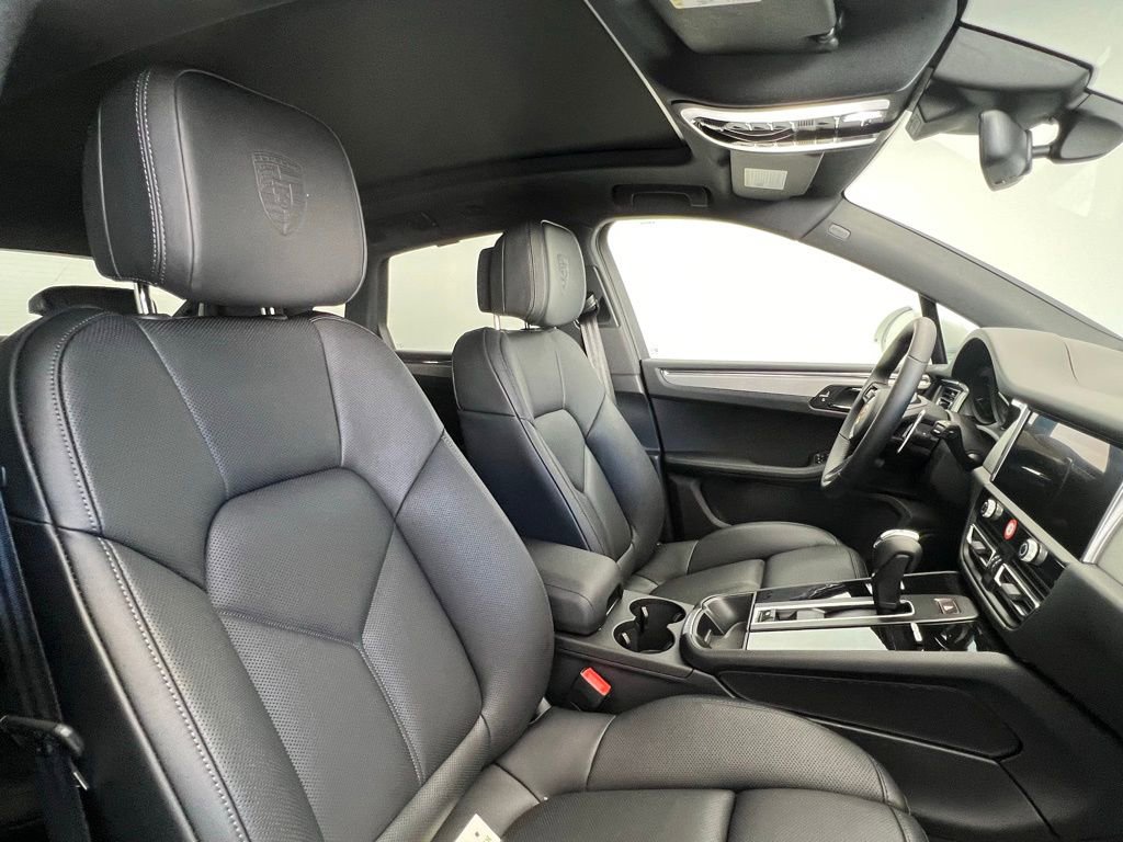 Certified 2026 Porsche Macan AWD/4WD image 18