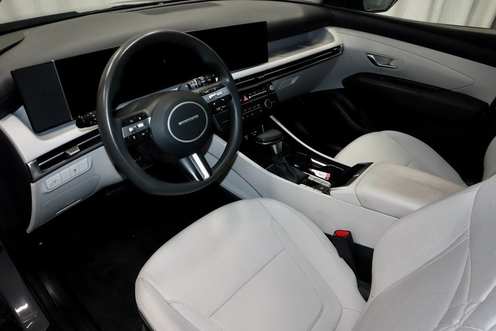 Used 2025 Hyundai Tucson SE image 23