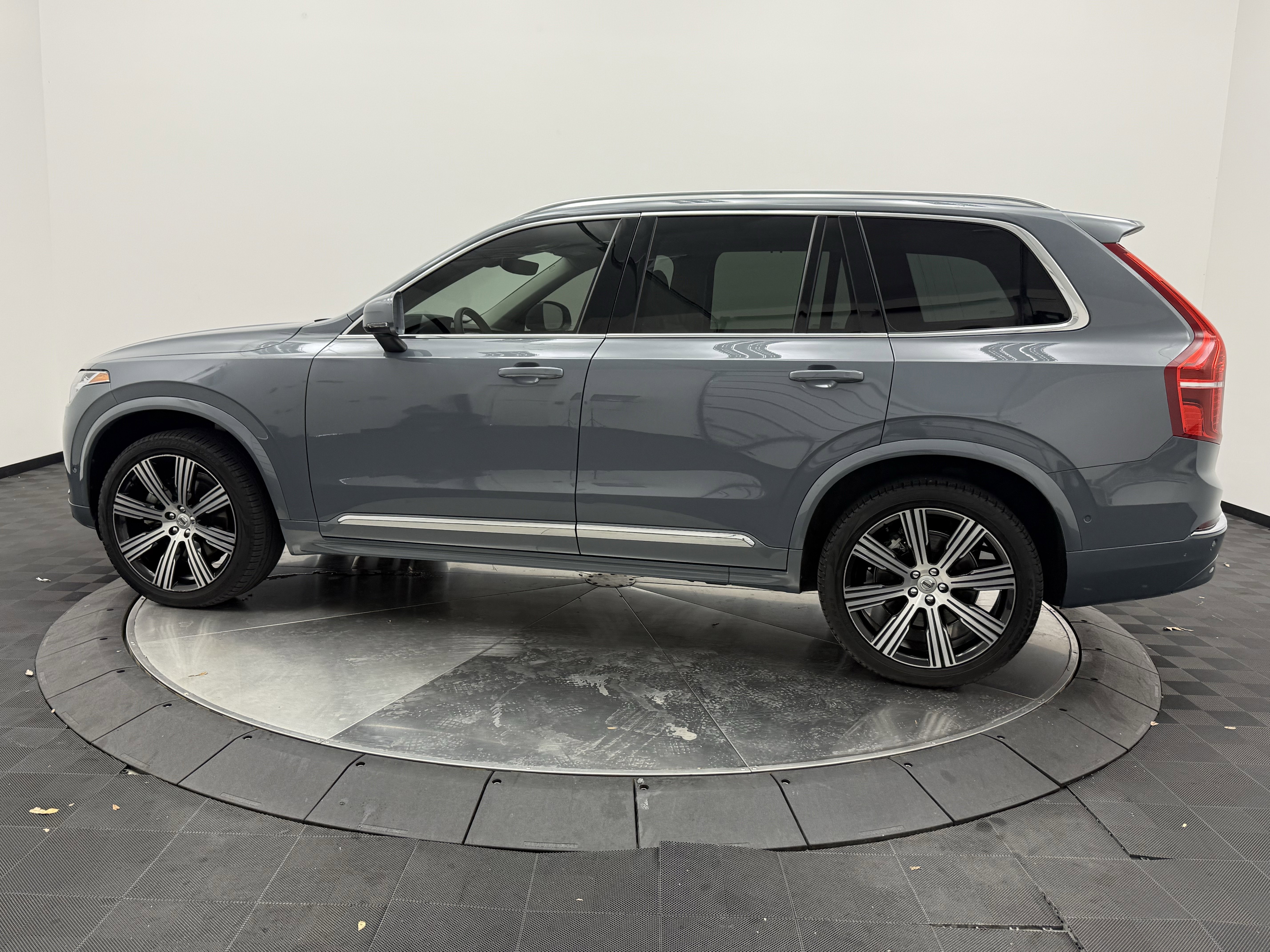 Certified 2023 Volvo XC90 B6 Ultimate w/ Protection Package Premier AWD/4WD image 4