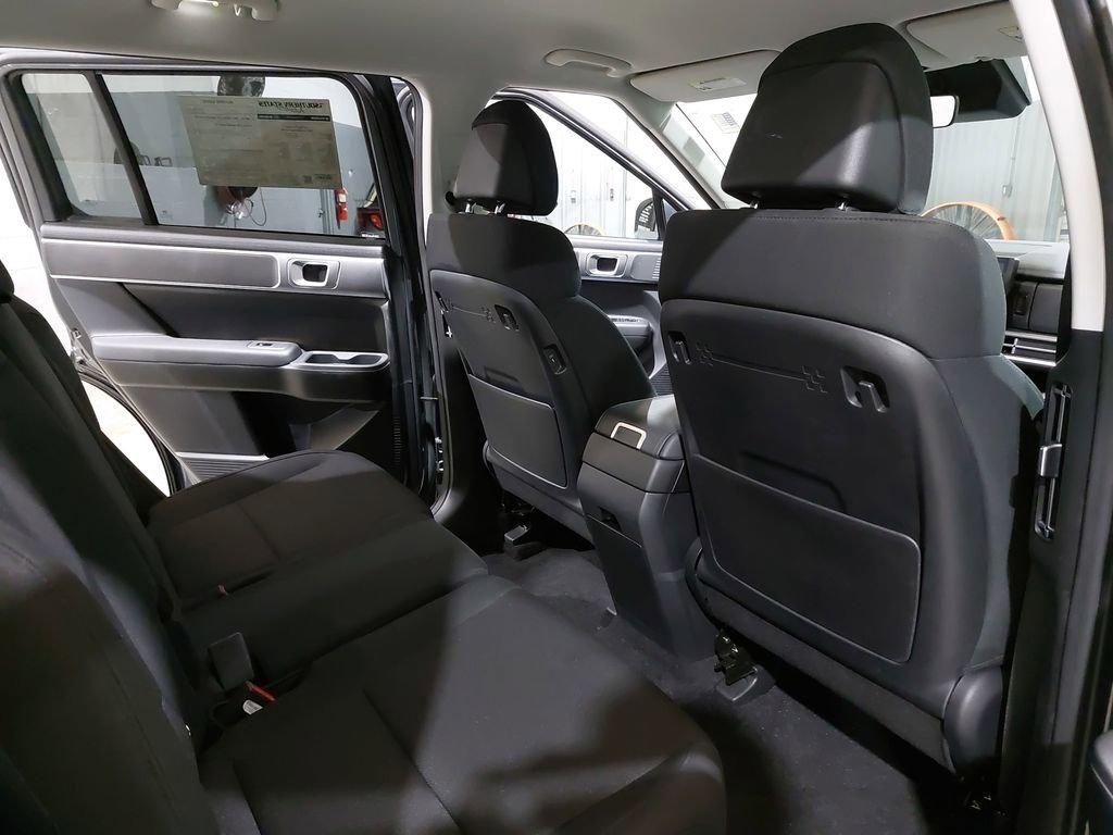 Used 2025 Hyundai Santa Fe SE FWD image 11