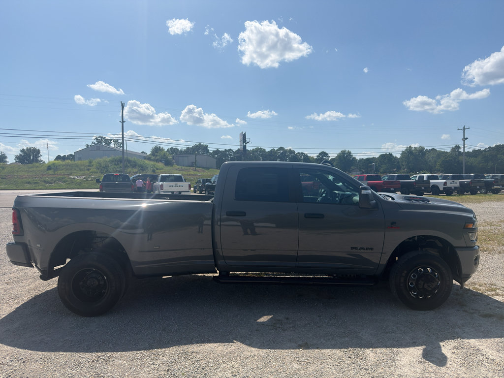 New 2027 RAM 3500 Big Horn w/ Night Edition AWD/4WD image 8
