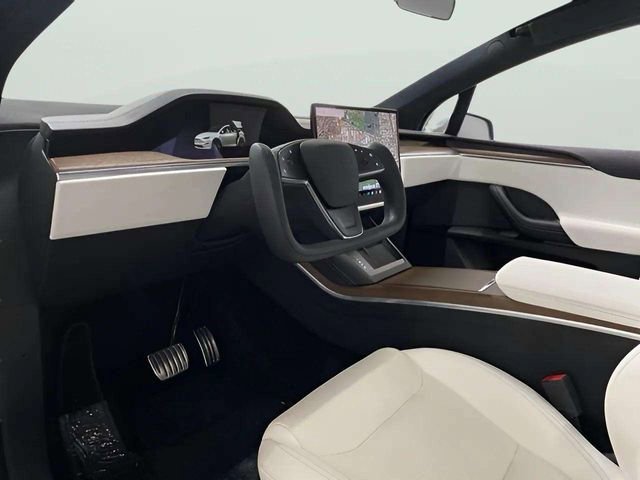 Used 2022 Tesla Model X image 24