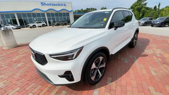 Used 2026 Volvo XC40 B5 Plus AWD/4WD image 5