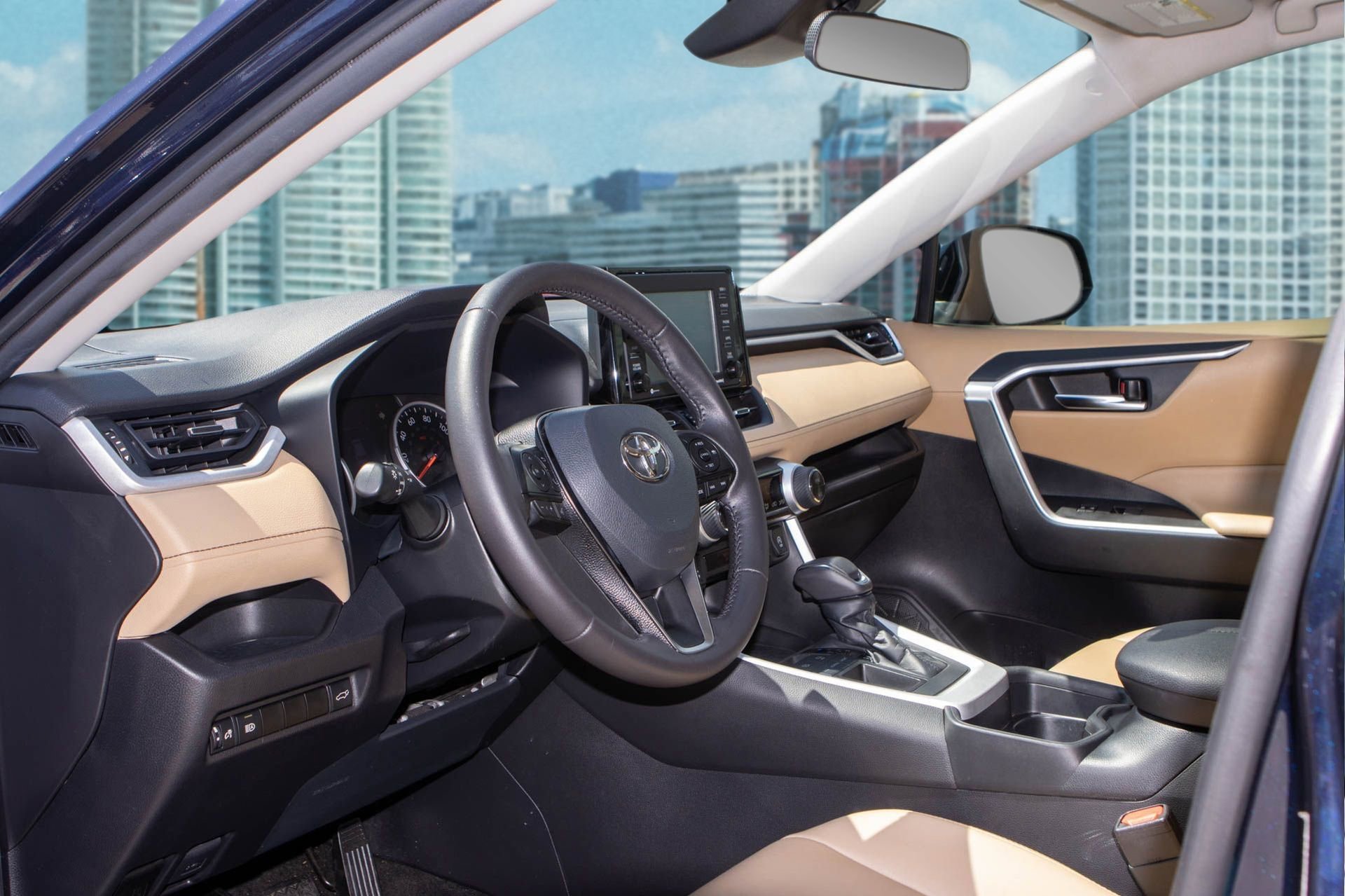 Used 2021 Toyota RAV4 XLE Premium image 15