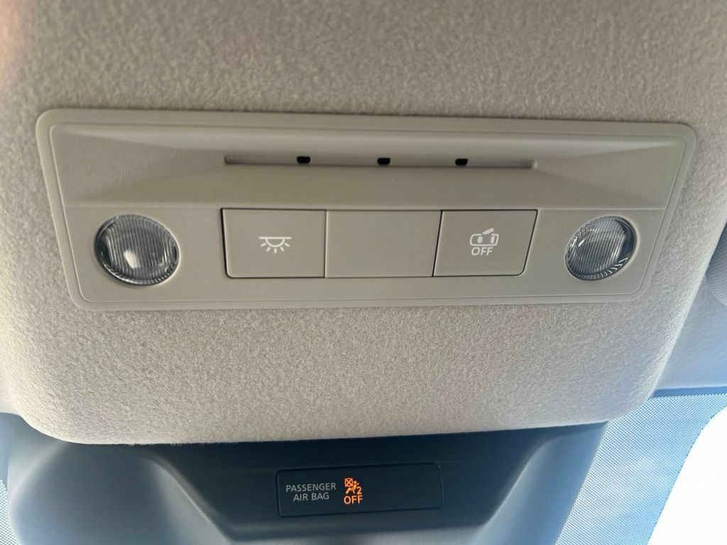 Certified 2025 Nissan Kicks SV FWD image 17