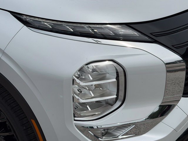 New 2026 Mitsubishi Outlander LE FWD image 11