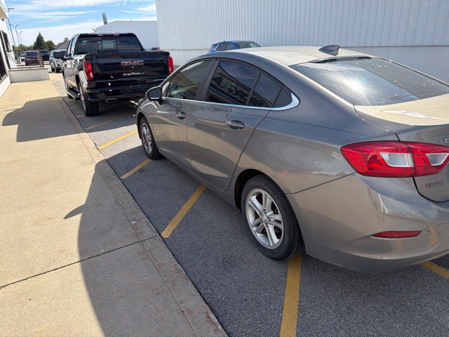 Used 2017 Chevrolet Cruze LT w/ Convenience Package FWD image 7