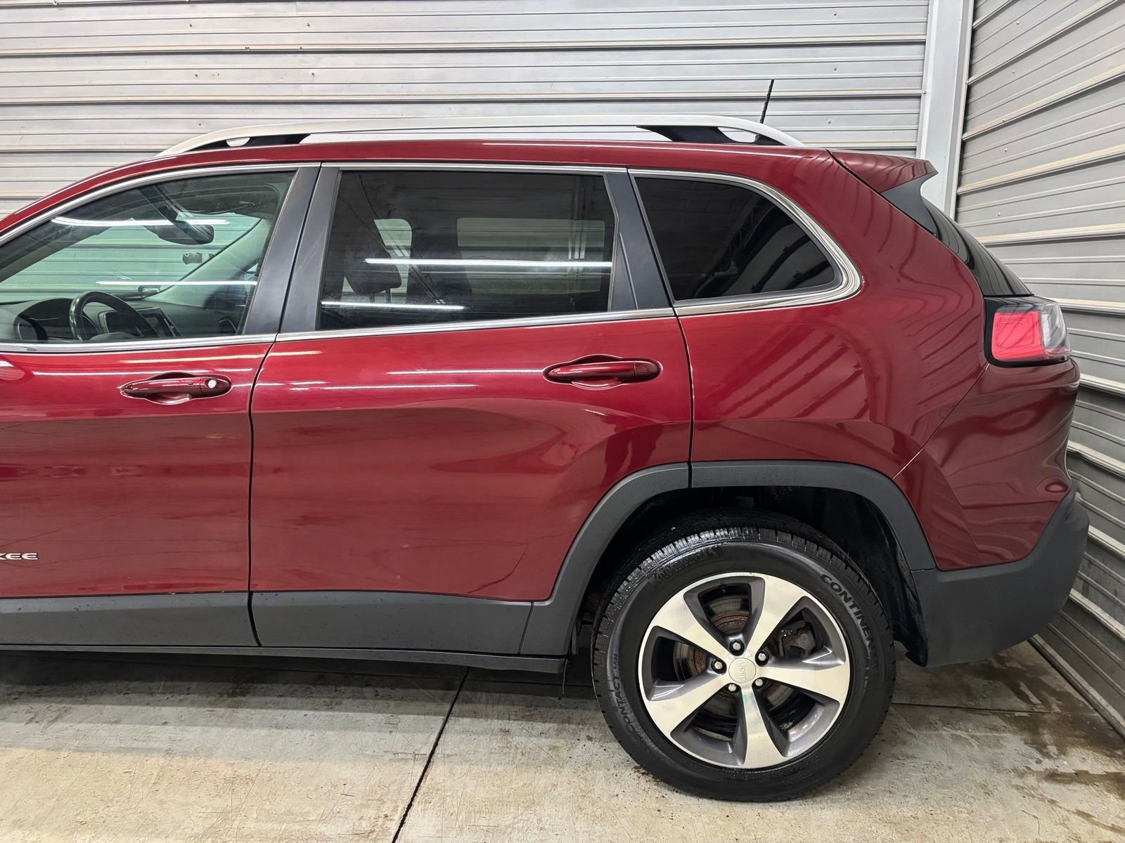 Used 2019 Jeep Cherokee Limited image 5