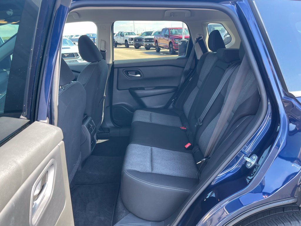 Used 2024 Nissan Rogue SV FWD image 8