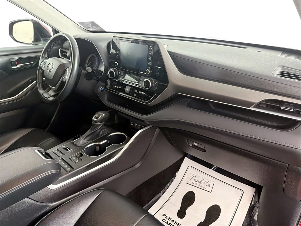 Used 2022 Toyota Highlander XLE image 28