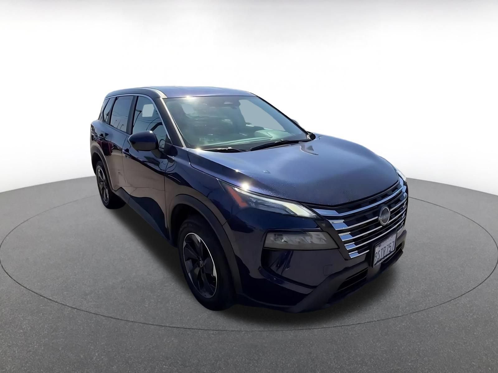 Used 2025 Nissan Rogue SV AWD/4WD image 3