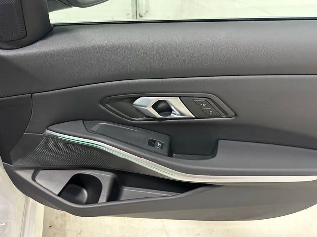 Used 2025 BMW 330i xDrive Sedan w/ Premium Package image 39