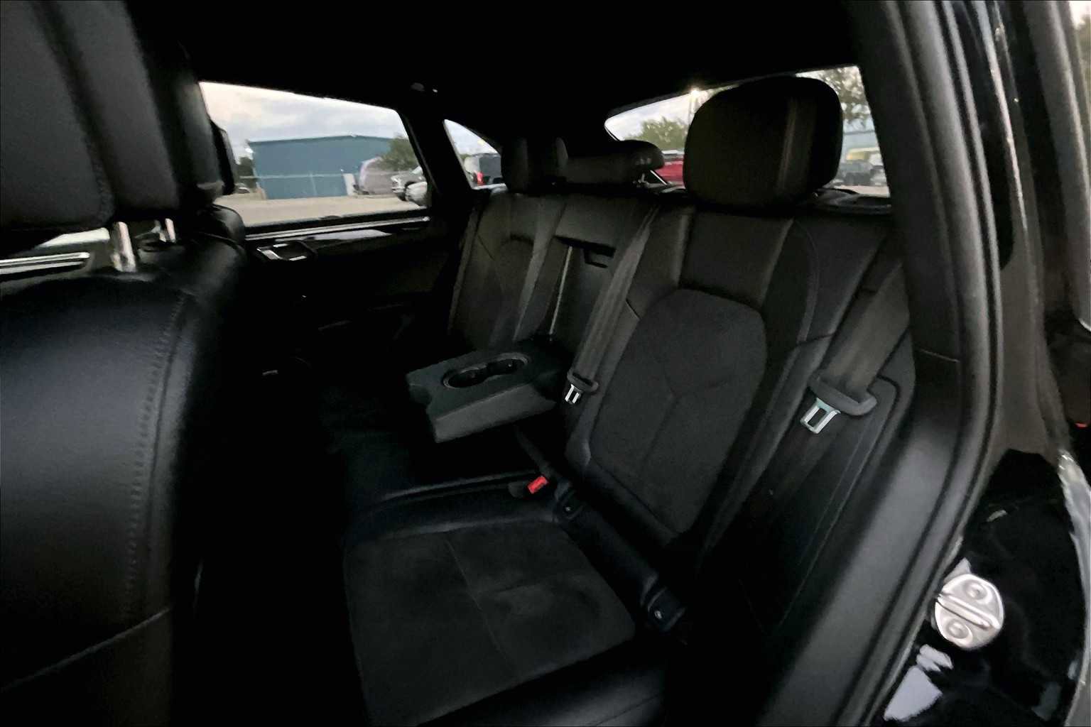 Used 2021 Porsche Macan image 42