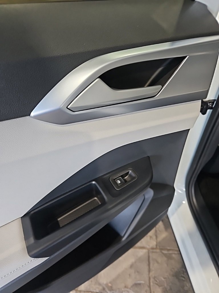 New 2026 Volkswagen Taos SE image 21