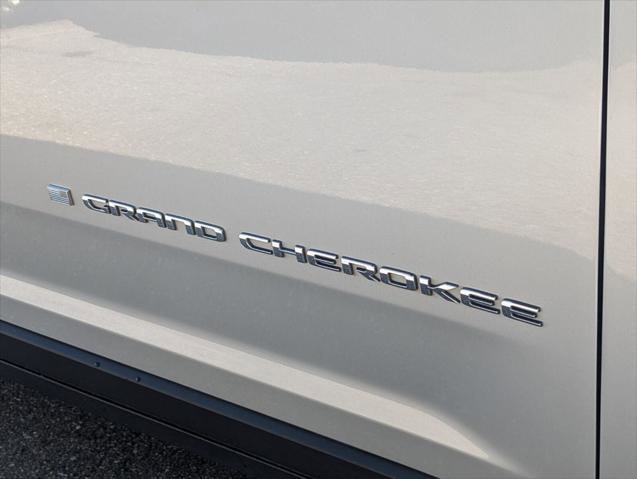 Certified 2024 Jeep Grand Cherokee Limited AWD/4WD image 10