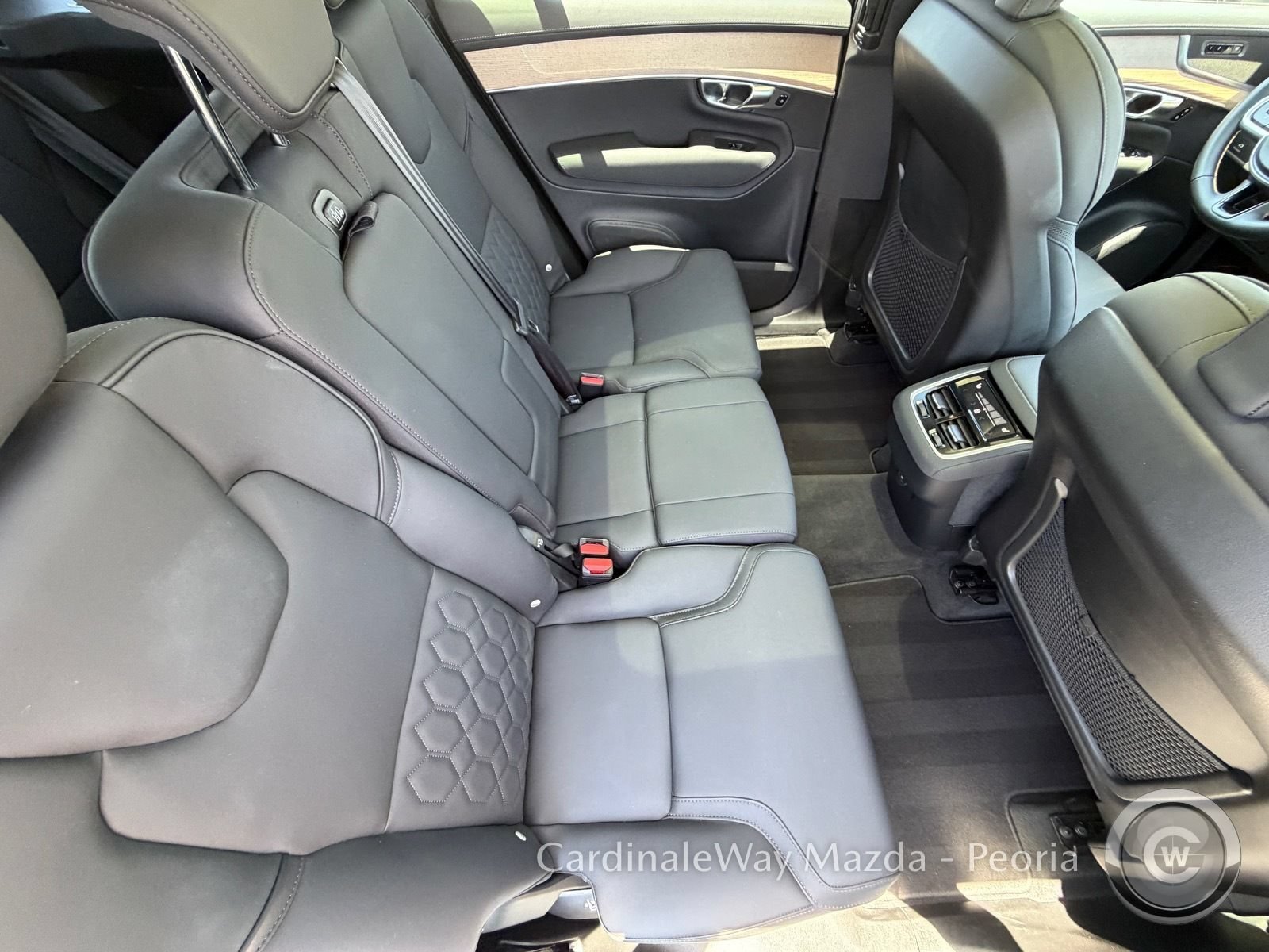 Used 2025 Volvo XC90 B5 Plus AWD/4WD image 15