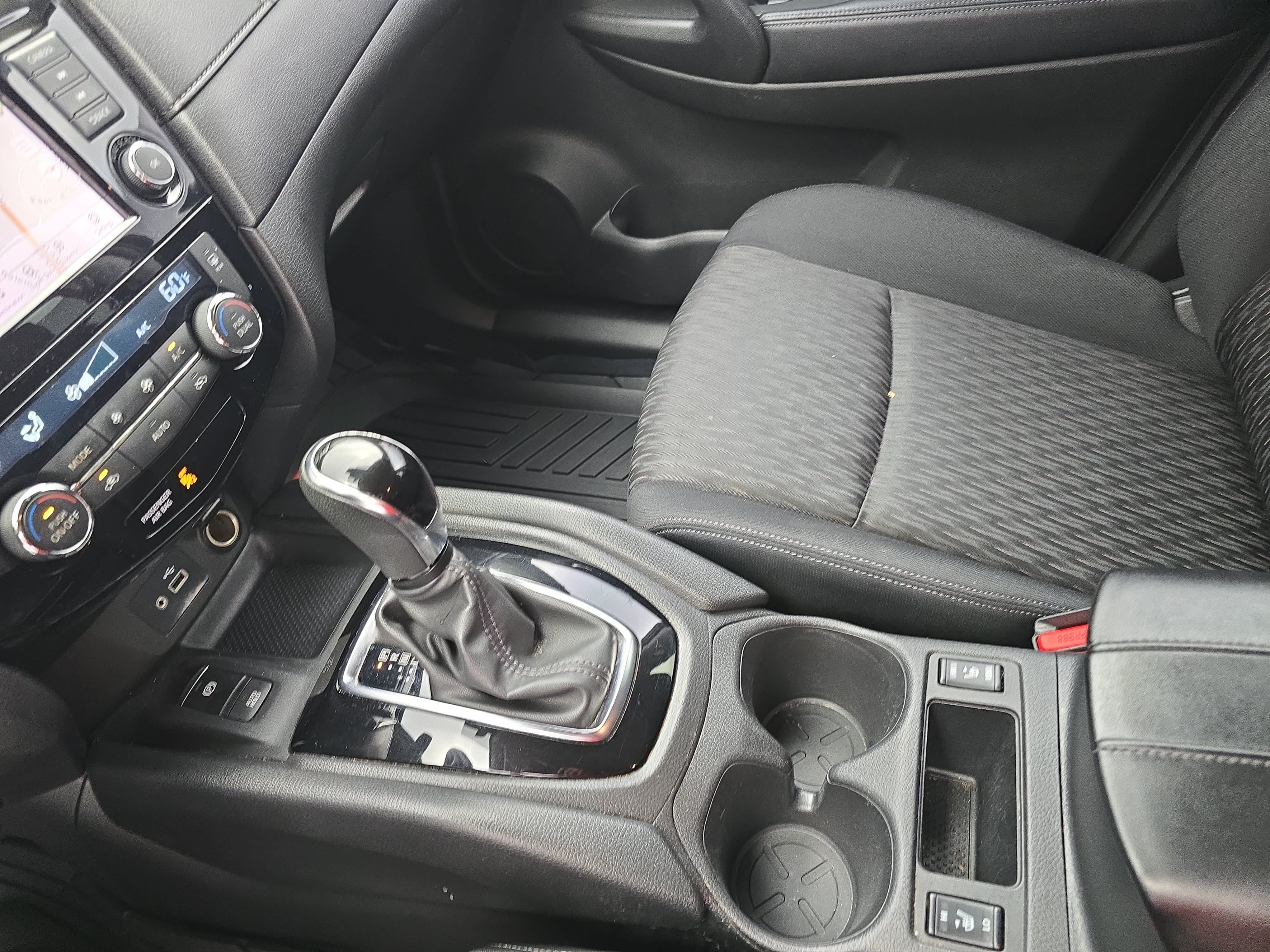 Used 2019 Nissan Rogue SV w/ Premium Package AWD/4WD image 25